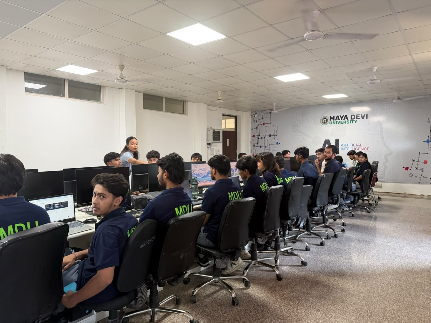 Packed lab, every student on a machine